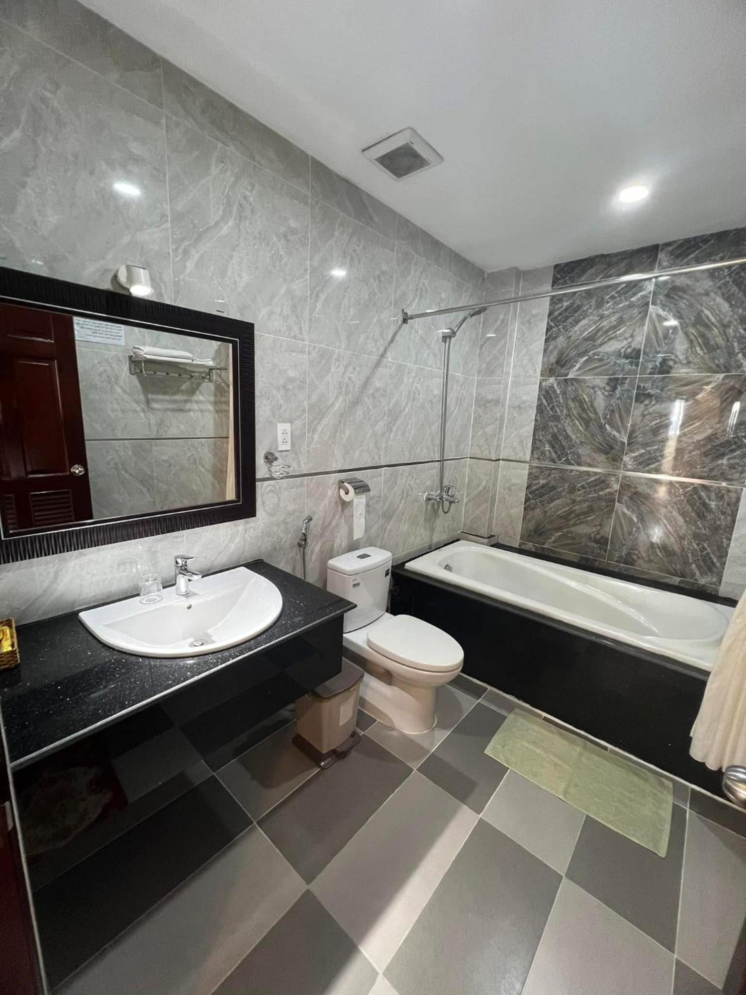 Xuan Ngoc Hotel *
